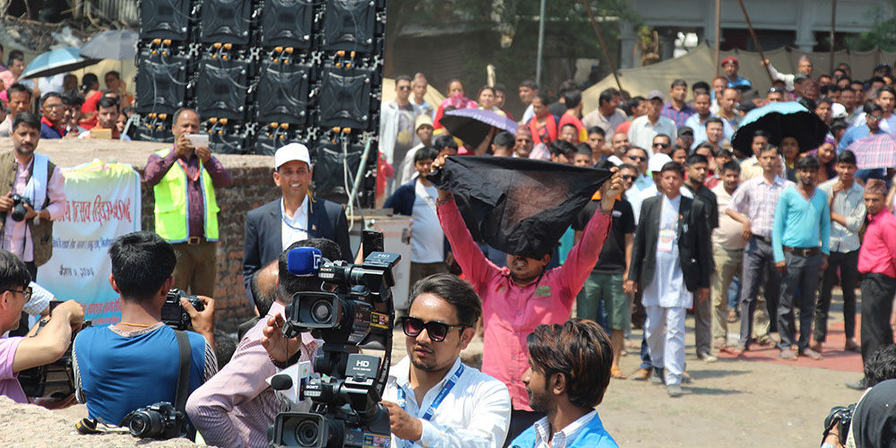 `जितगढी जिन्दावाद, उजिरसिंह अमर रहुन’  भन्दै प्रधानमन्त्रीलाई एक युवाले कालो झण्डा देखाए