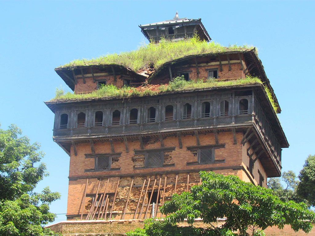 ढल्नै लाग्यो साततलेः दरबार बन्न अर्को पृथ्वीनारायण जन्मिनुपर्ने हो ?