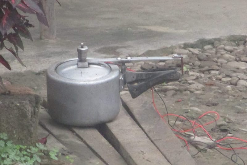 विप्लवको बन्दमा बम आतंक, जावलाखेलमा प्रेसर कुकर बम भेटियो | OmkarTimes.com