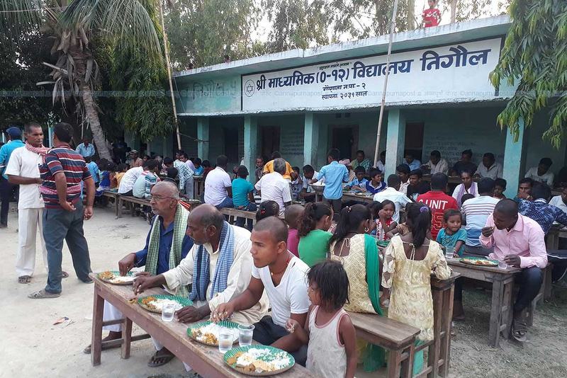 फिल्म `छक्का पन्जा ३´ मा जस्तै विद्यालय बन्द गरेर नेताका भतिजको बिजे भोज चल्यो