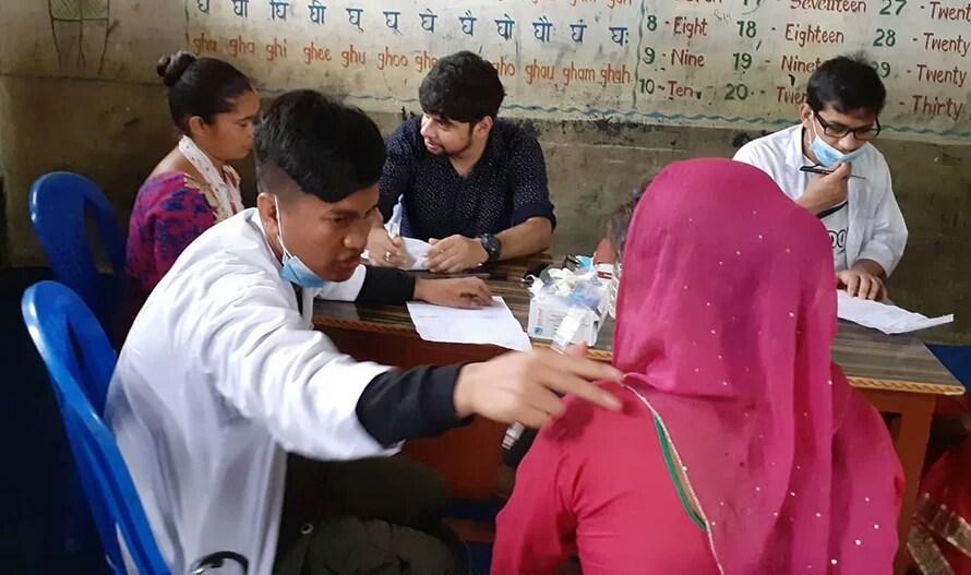 विप्लवको छोरा प्रकाशले गाउँमा चलाए स्वास्थ्य शिविर, २६ सय जनाले लिए सेवा