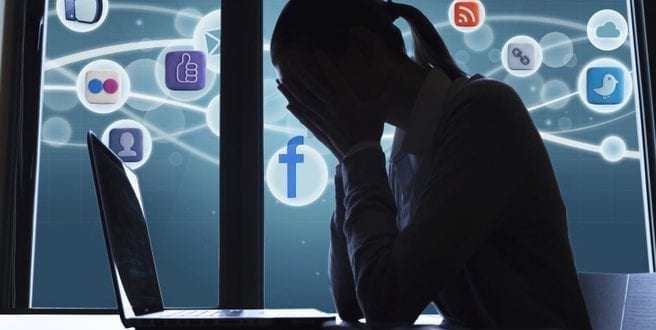 नेपालमा सामाजिक सञ्जालले बढायो आत्महत्या, दैनिक १५ जना गर्छन् ‘सुसाइड’