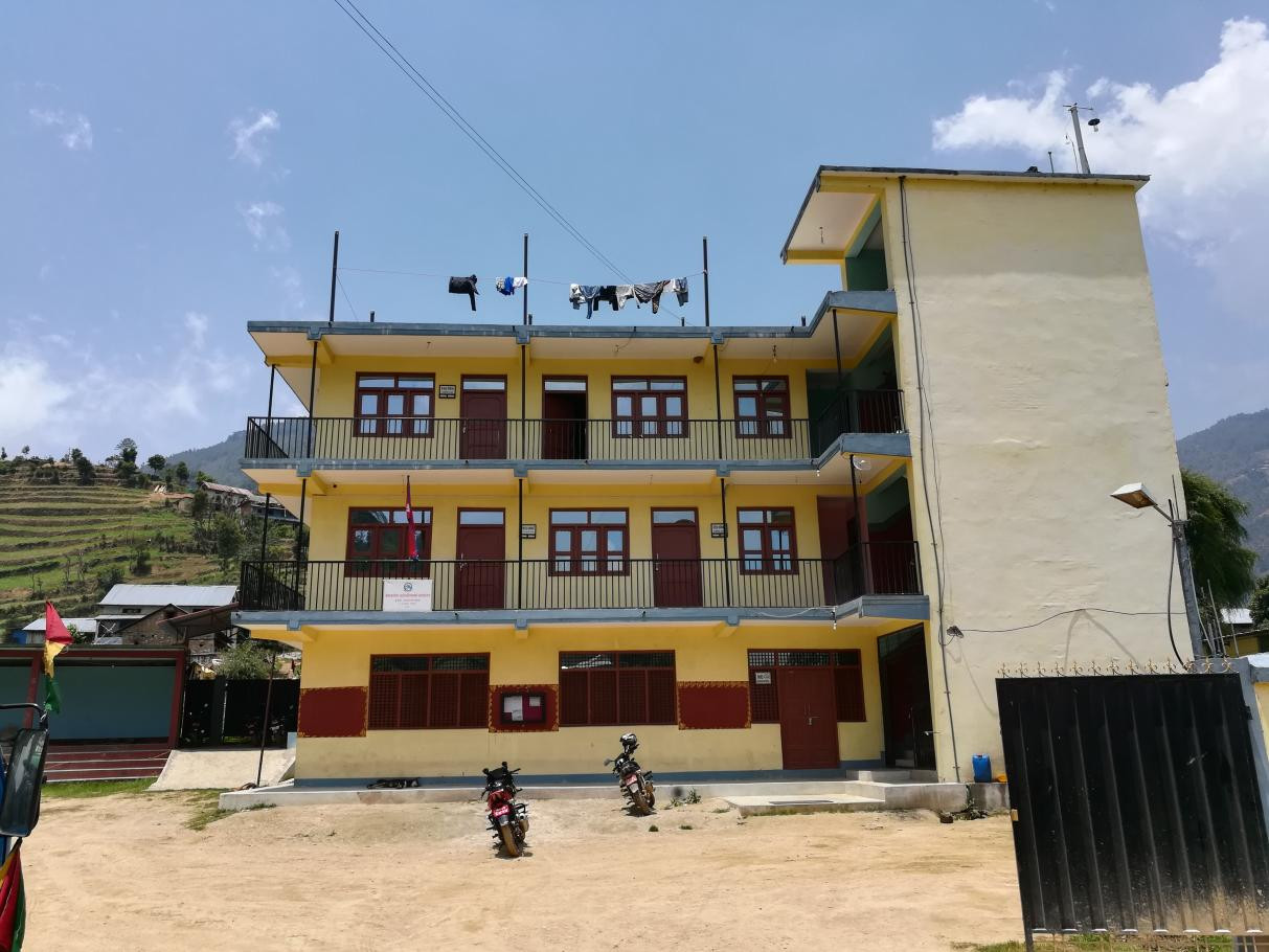 स्थानीयले वडाअध्यक्षलाई आफ्नै कार्यकक्षमा थुनेपछी ….  | OmkarTimes.com
