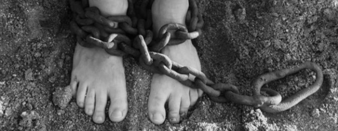 आठ वर्षीय छोरालाई सिक्रीमा बाँधेर दैनिकी गुजार्दै | OmkarTimes.com