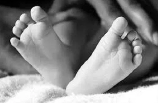 कोठामा निस्सासिएर ३ महिने बालकको मृत्यु