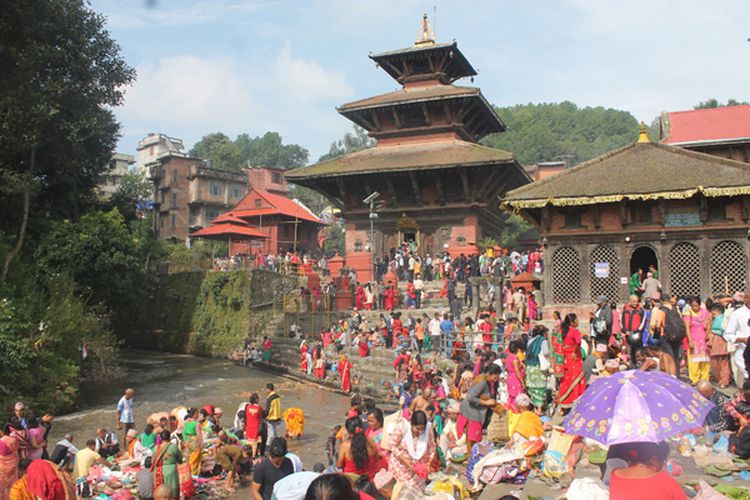 आज बुबाको मुख हेर्ने दिन गोकर्णेश्वरमा भक्तजनको भिड