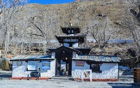 मुक्तिनाथ मन्दिर दर्शन गर्न हिडेको भारतीय बस दुर्घटना ,२७ घाइते