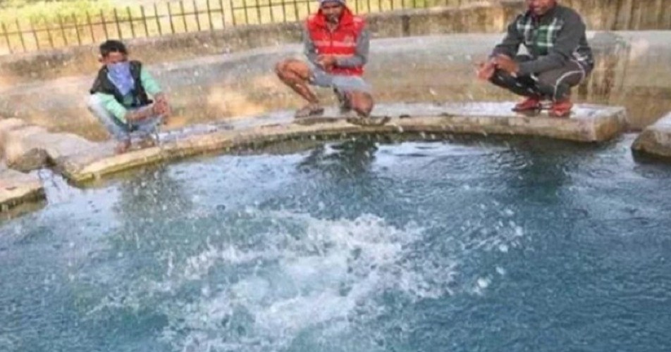 बिश्वकै यस्तो अचम्मको कुण्ड जहाँ अगाडी गएर ताली बजाएमा पानी आफै माथि आउँछ
