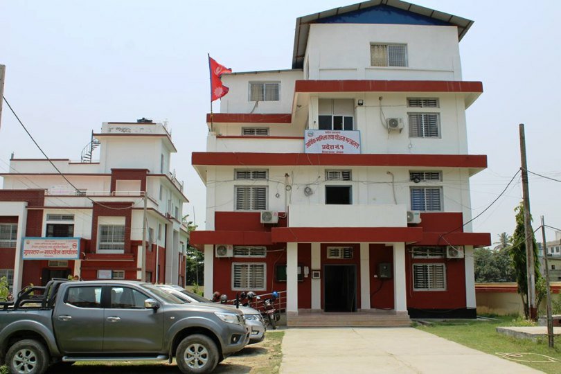 ओमकार फलोअप : किन बस्छन् गोदाममा प्रदेश नम्बर १ को अर्थमन्त्रालयका उप सचिव ?