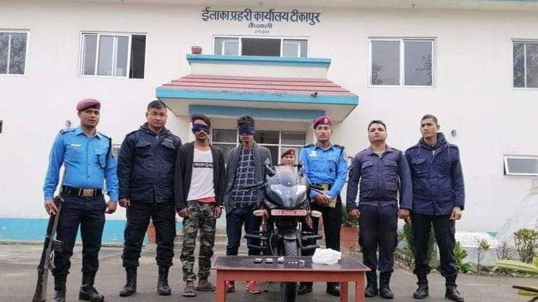 खैरो हिरोइनसहित दुई जना पक्राउ