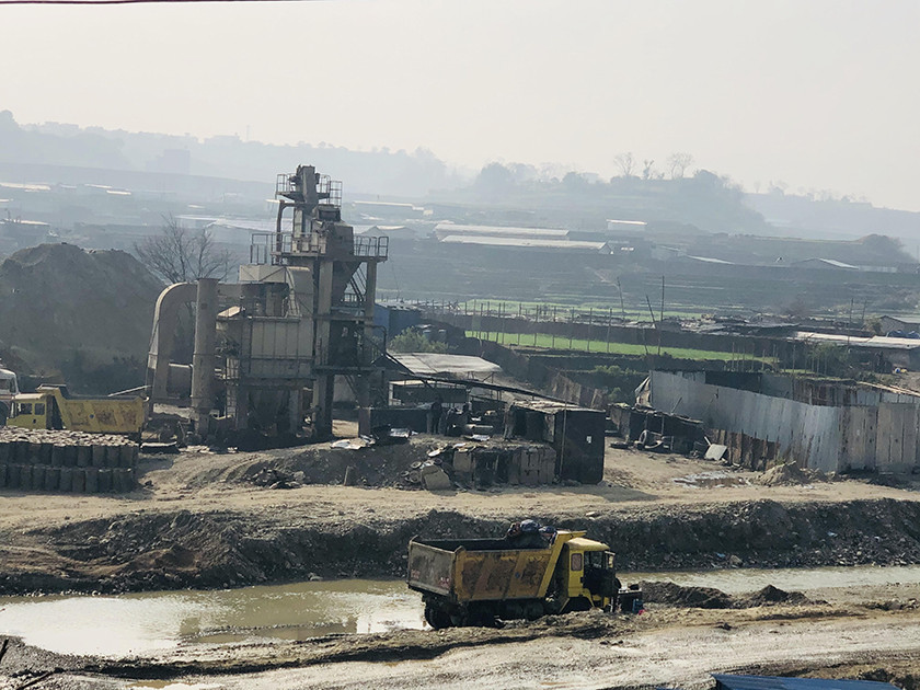 कारखानाबाट उत्सर्जन हुने प्रदूषणले स्थानीयवासी आक्रोशित , जिउँदै जलाउने धम्की