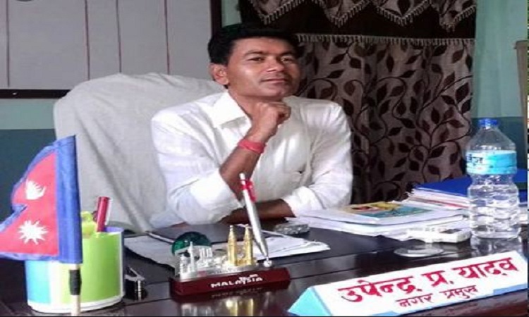 जुत्ता टाउकाेमा राख्न नमानेपछि मेयर यादवले खेतमै गएर किसान कुटेको आरोप