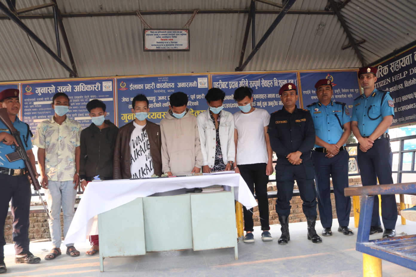 शिक्षक सहित ६ जना बिर्तामोडबाट लागू औषध सहित पक्राउ