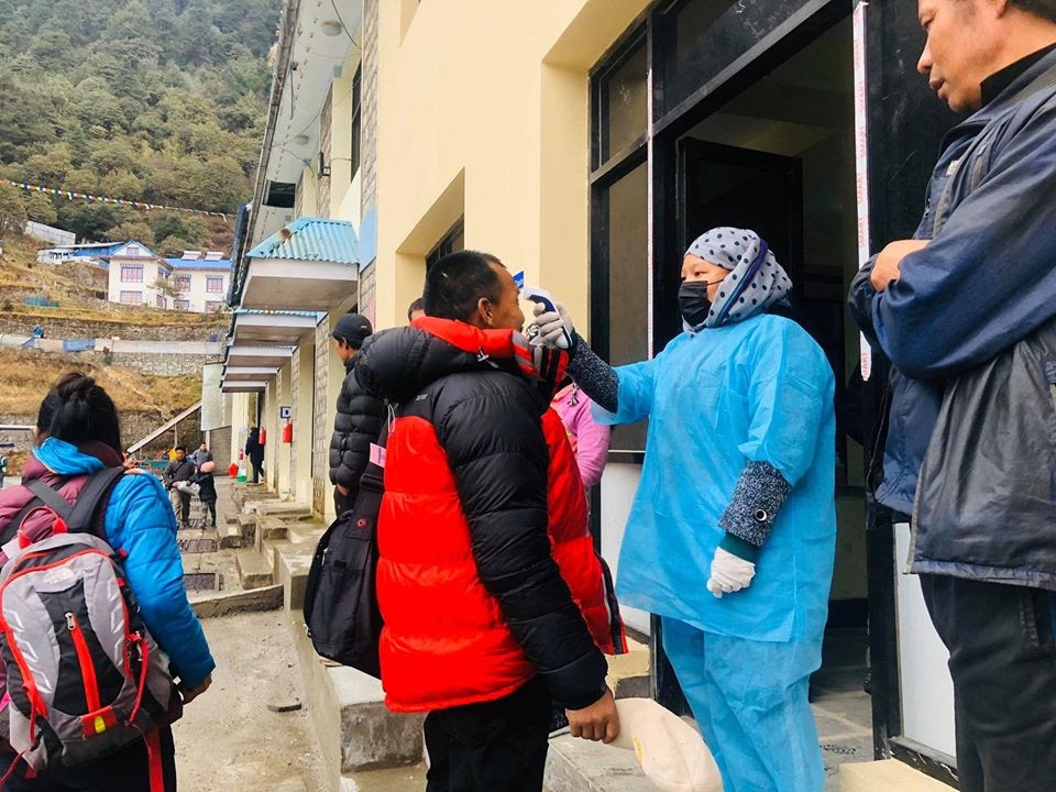 कोरोनाको संभावित जोखिम कम गर्न लुक्ला विमानस्थलमा ‘हेल्थ डेस्क’