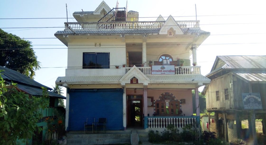 नगरप्रमुखलाई गाडी किन्न छुट्याएको रकमले रोलर र पानी ट्याङ्की