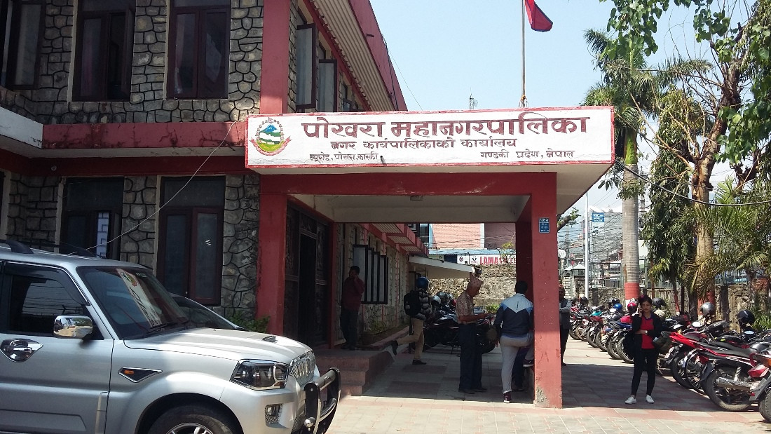 आन्दोलनमा उत्रिएका १ सय परिवारलाई राहत वितरण