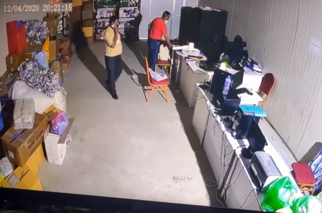 भरतपुर कोरोना अस्पतालका कर्मचारीले रातमा सामान ओसारेकाे भिडियाे फुटेज सार्वजनिक, छानबिन समिति गठन