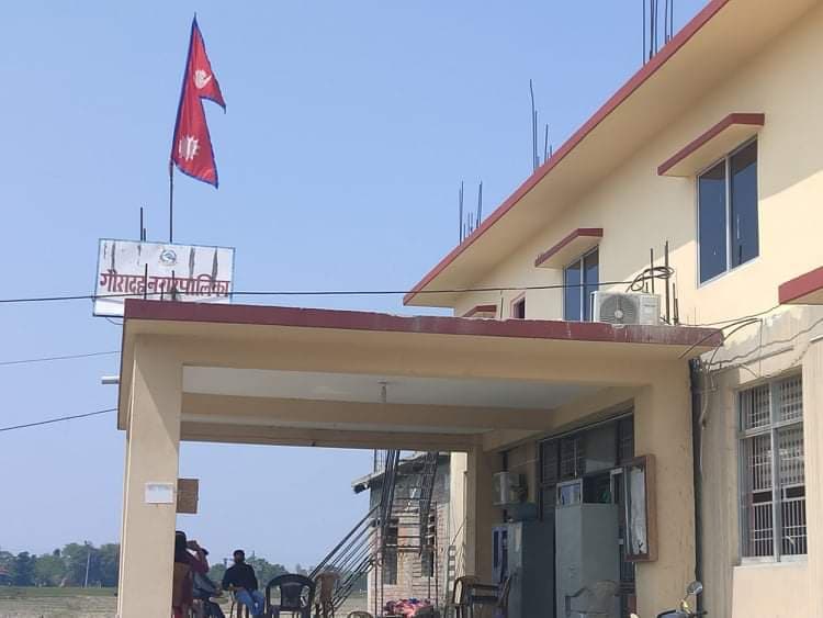 गाैरादहमा समुदायमै पस्याे काेराेना : क्वारेन्टिनमा बस्न दाेहाेराे मापदण्ड , नेताकाे साेर्स लाउनेलाई घरमा पठाईदै