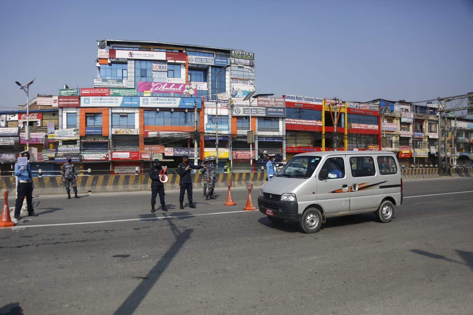 लकडाउनमा थप कडा, आजदेखि जिल्लाभित्रका सवारी पास रद्द