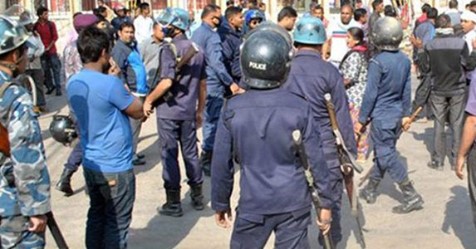 प्रहरीमाथि ढुङ्गामुढा गरेपछि हवाईफायर, दुई घाइते