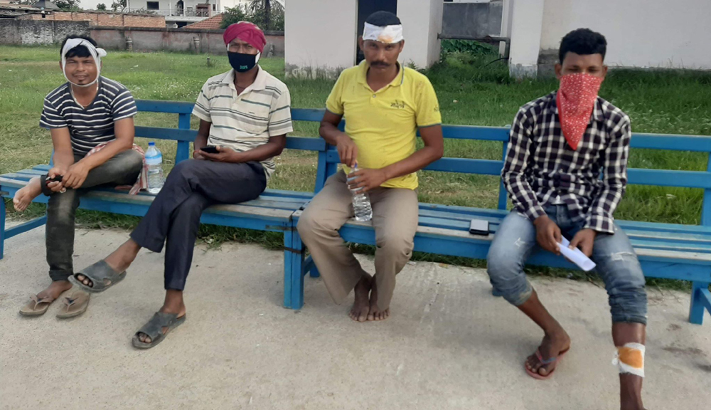 राहतको विषयमा नेकपा र कांग्रेस कार्यकर्ताबीच कुटाकुट