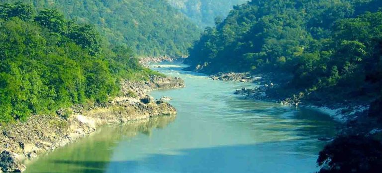 पहिरो खसेपछि आंशिक रुपमा थुनियो अरुण : परिवार विस्थापित