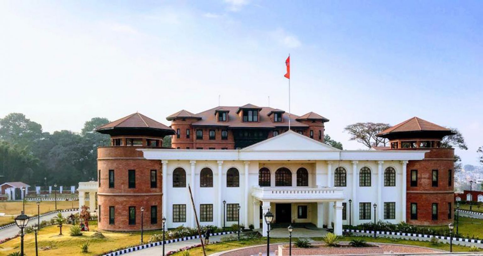 राष्ट्रपति कार्यालयमा एक करोडको गलैँचा फेरिँदै