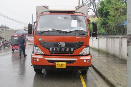 भारतबाट ल्याएको ५८२० के.जी. माछा बरामद गरी नष्ट गरियो