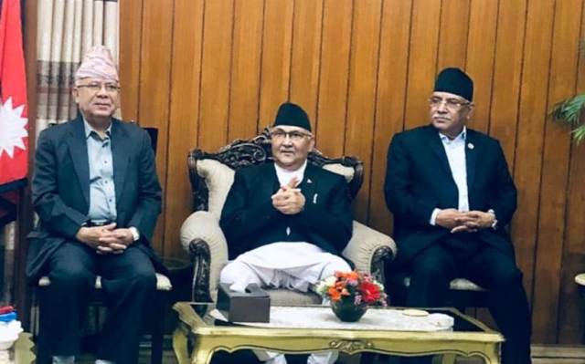 एकअर्कालाई सिध्याउने तहमा नेकपा विवाद