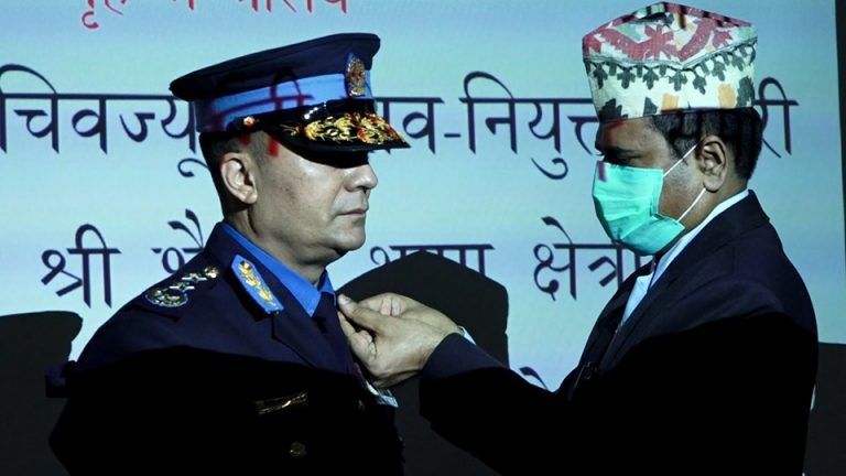 गृह सचिवले लगाइदिए शैलेश थापा क्षेत्रीलाई आईजीपीको फूली