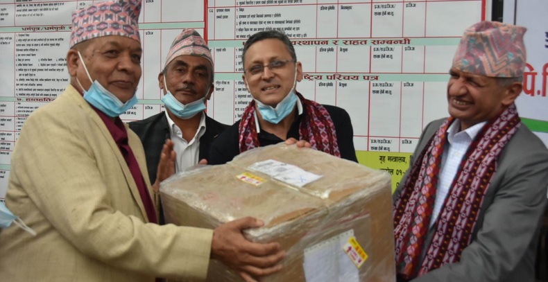 हिमालय एअरलाइन्सद्वारा झापाकाे दमकमा रहेको आम्दा अस्पताललाई  र गुल्मीकाे अस्पताललाई स्वास्थ्य सामग्री सहयोग