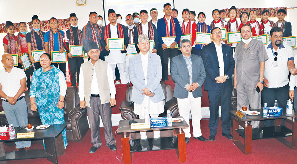 प्रदेश १ मा सागका पदकधारी पुरस्कृत : ८८ खेलाडीलाई ८० लाख पुरस्कार