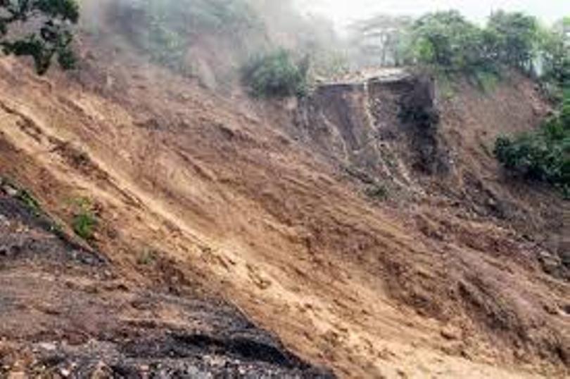 सुनकोसीमा पहिरोले चार घर पुरियो