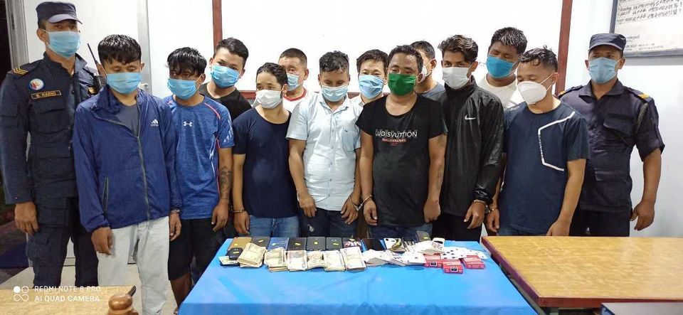 तास खेली रहेको अवस्थामा १२ जुवाडे पक्राउ