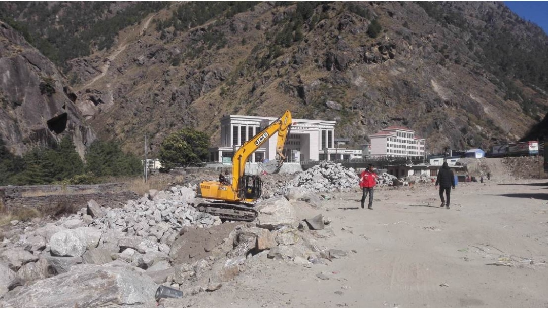 नेपाली भूभागमा चिन भवन बनाउदै