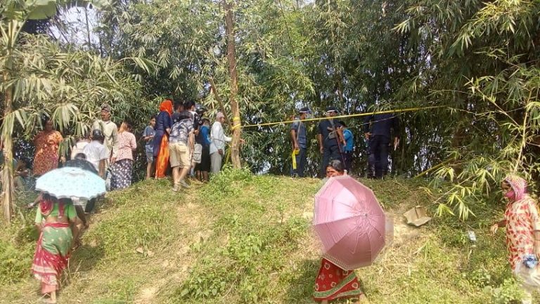 झापाको कनकाईमा एक युवकको शव बाँसघारी फेला, हत्याको आशङ्कामा ३ जना नियन्त्रणमा