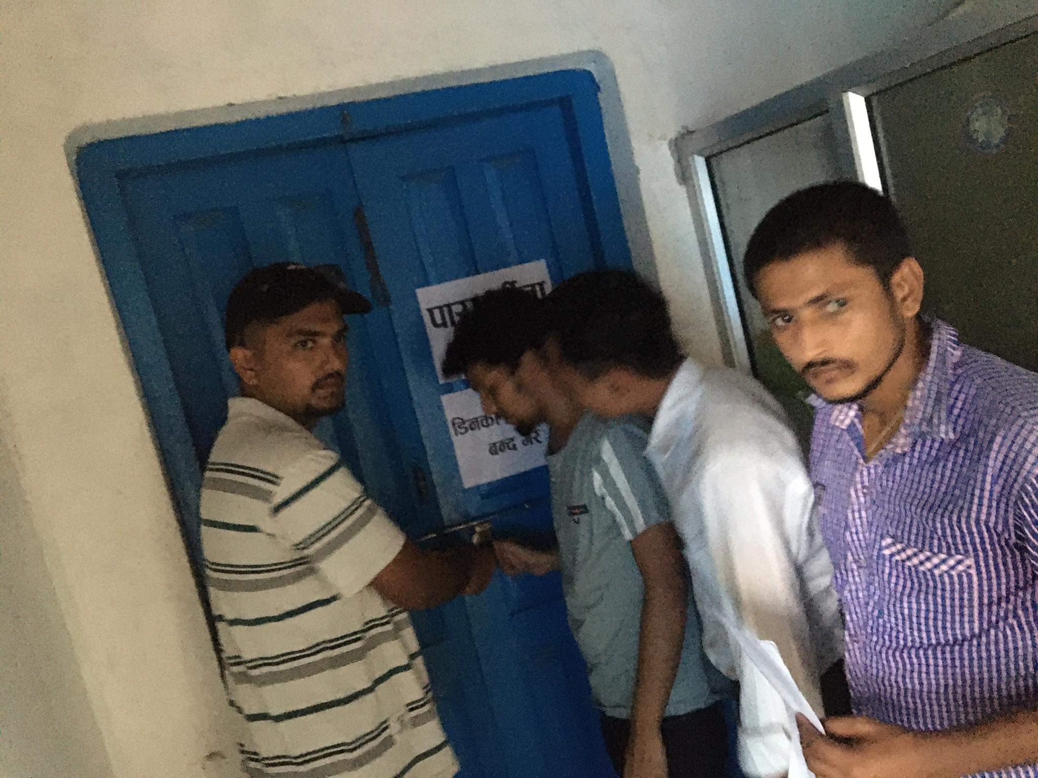 गौरादह कृषि क्याम्पसमा नेपाल बिद्यार्थी संघले लगायो ताला