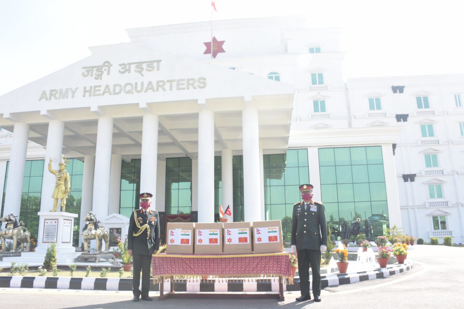 भारतीय सेनाध्यक्ष नरवणेद्वारा नेपाली सेनालाई स्वास्थ्य सामाग्री हस्तान्तरण