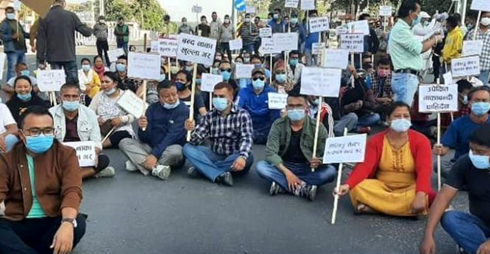 नाका खुलाउन दबाब दिँदै काँकडभिट्टामा हस्ताक्षर संकलन