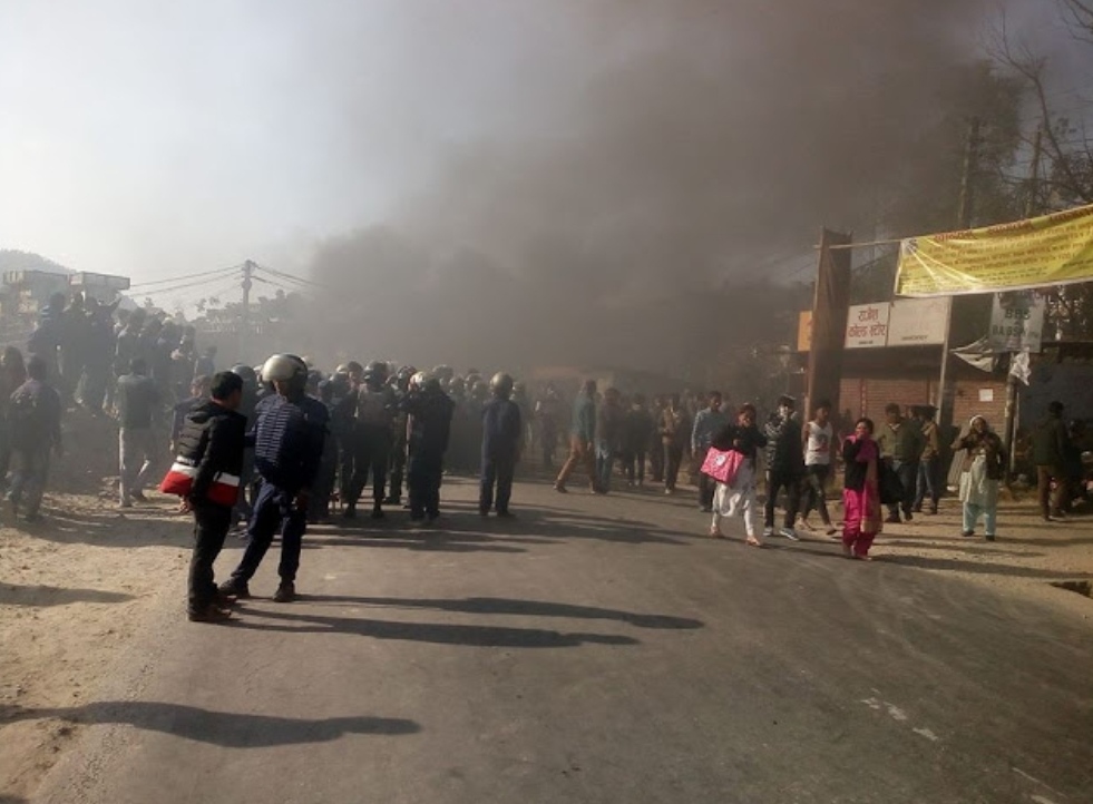 अवैध गिट्टी उत्खनन् : ट्रयाक्टर चालकको मृत्युपछि दुम्किवास तनावग्रस्त