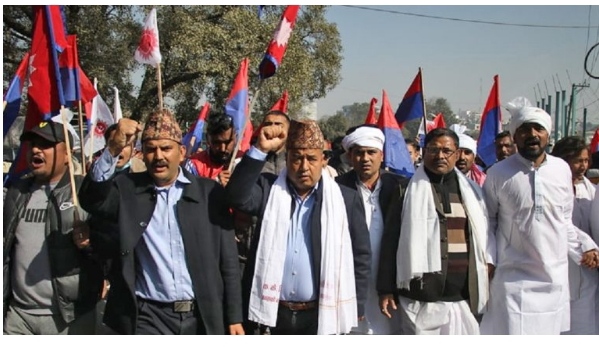 ओलिको समर्थनमा धोती जुलुस प्रदर्शन