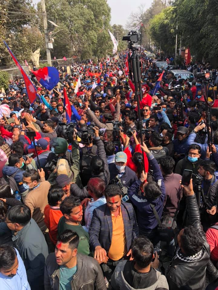 संसद पुनर्स्थापनाको खुसियालीमा प्रचण्ड-नेपाल समूहद्वारा विजय जुलुस