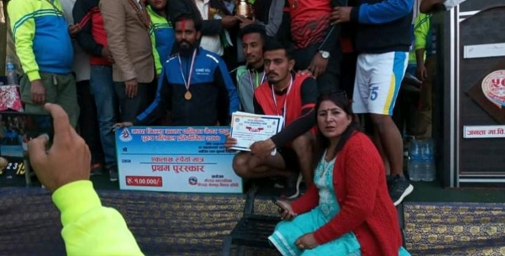 गौरादहमा सम्पन्न मेयर कप भलिबलको उपाधि झापा गाउँपालिकालाई