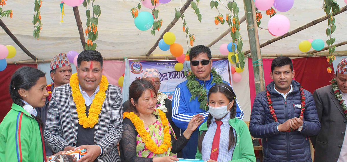 खोटाङमा छात्रालाई निःशुल्क सेनेटरी प्याड वितरण