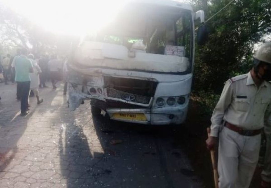 भारतमा बस र टेम्पो ठोक्किएः १३ जनाको मृत्यु