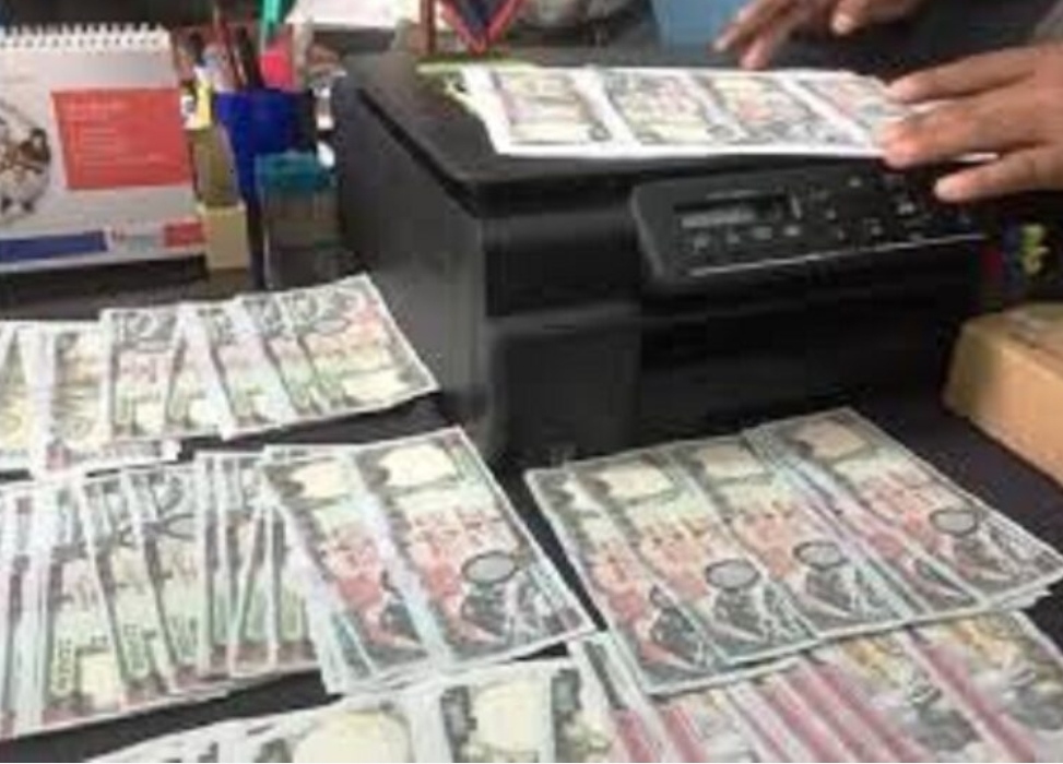नक्कली नोट र छाप्ने प्रिन्टरसहित महिला–पुरुष पक्राउ