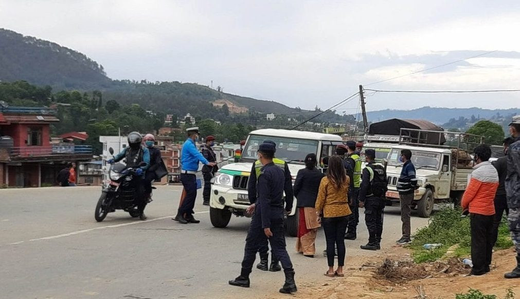 कोरोनाको सङ्क्रमण बढ्न थालेपछि स्वास्थ्य सुरक्षामा निगरानी