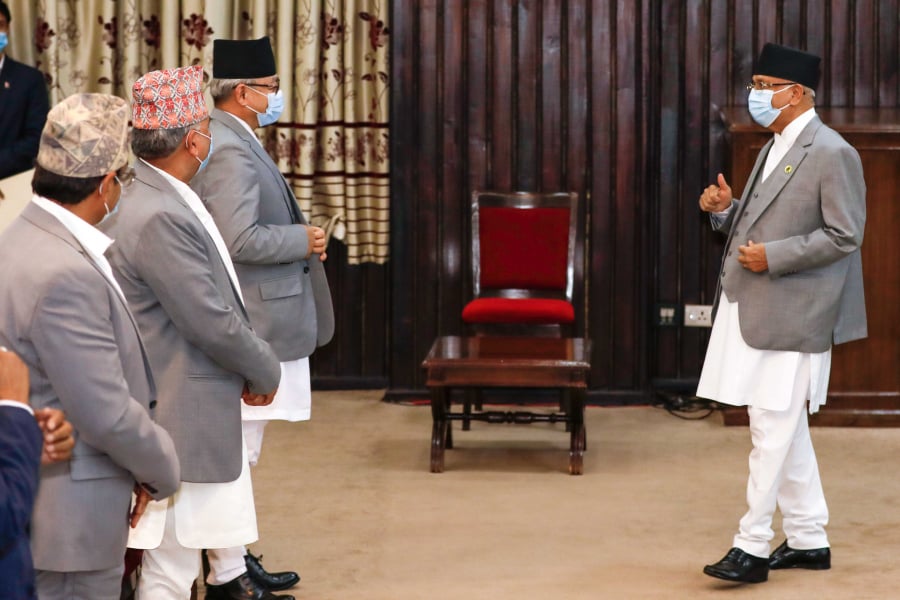 दौरा–सुरुवालमा ठाँटिएका बादललाई प्रधानमन्त्रीको ‘थम्स अप’