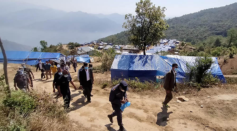 लिदी पहिरोका विस्थापित भेट्न सिन्धुपाल्चोक पुगे सभामुख