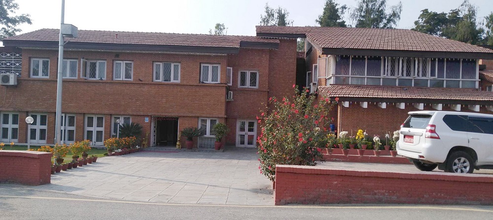 चुनावको तयारीका लागि बालुवाटारमा निर्वाचन आयोगसँग प्रधानमन्त्रीको छलफल